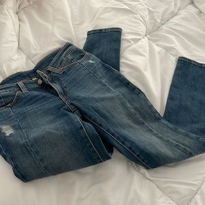 NWOT Never Worn Levi’s Strauss Jeans Distressed & Line Down the Front